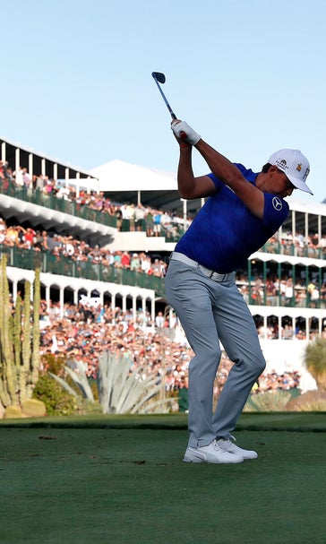 Fowler closes with 4 straight birdies to lead Phoenix Open